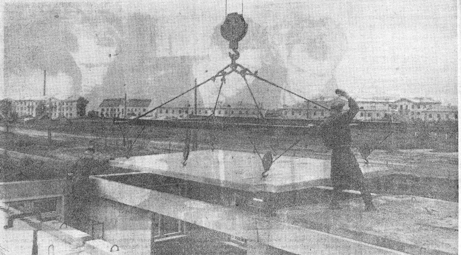 Строительство первого панельного дома на проспекте Фрунзе. Звязда, 9 сентября 1960 года