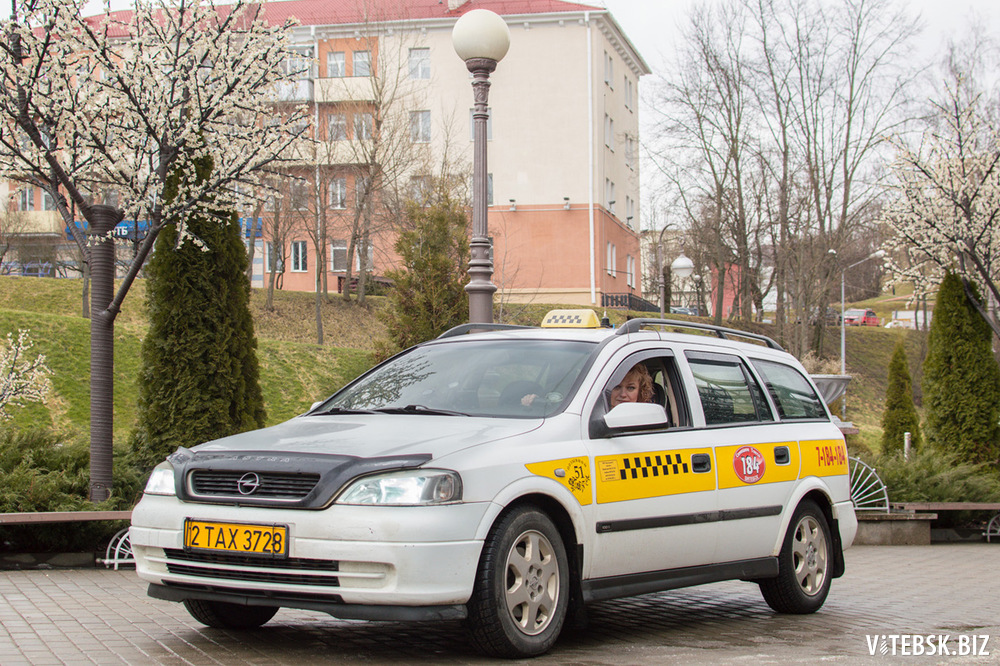 Такси минск номера телефонов. Молдова Кишинев такси. Машина "такси". Автомобиль «такси». Таха машина.
