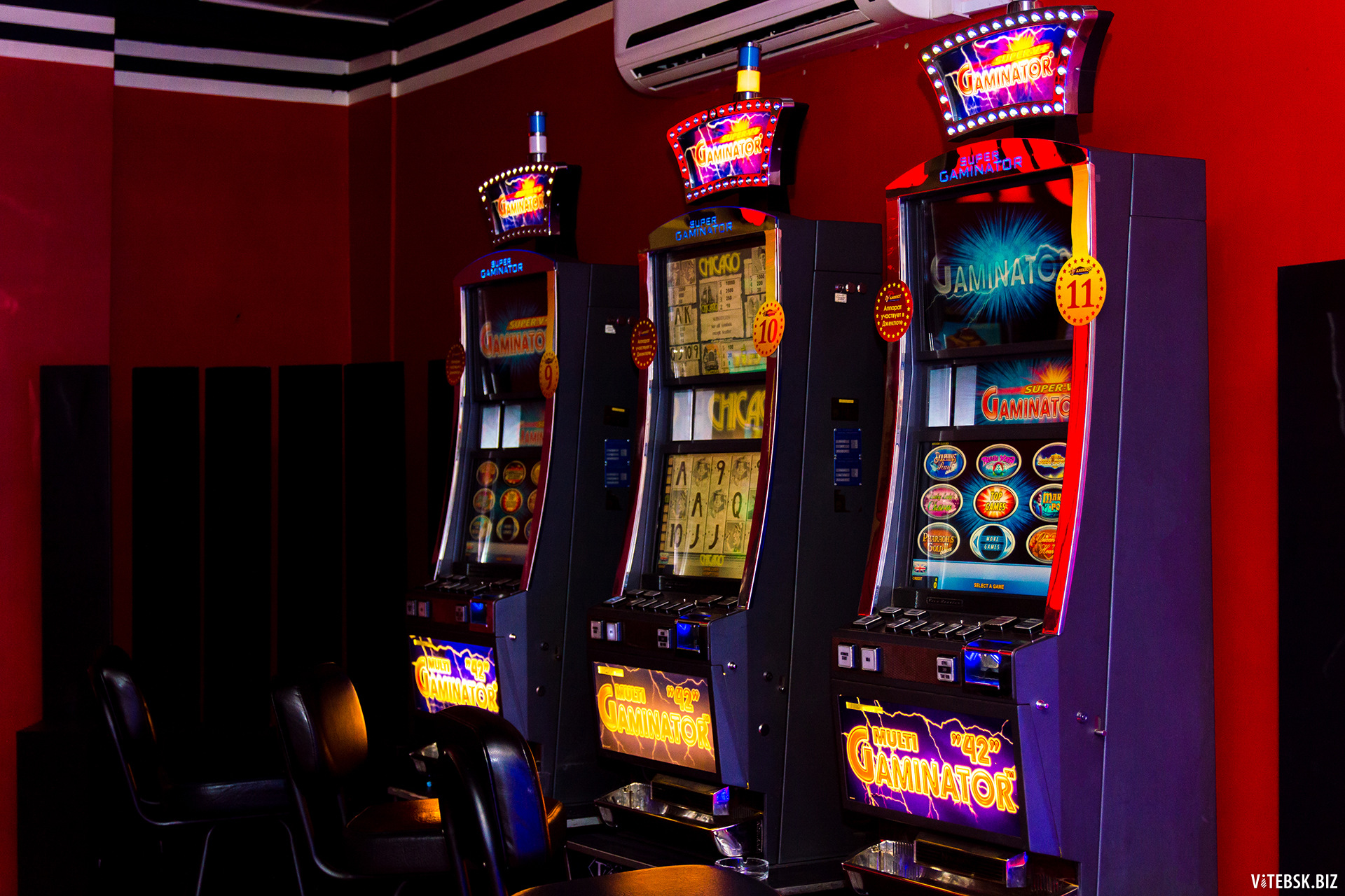 Игровой клуб гранд. Игровые автоматы. Игровой автомат казино. Зал игровых автоматов. Галерея игровые автоматы.