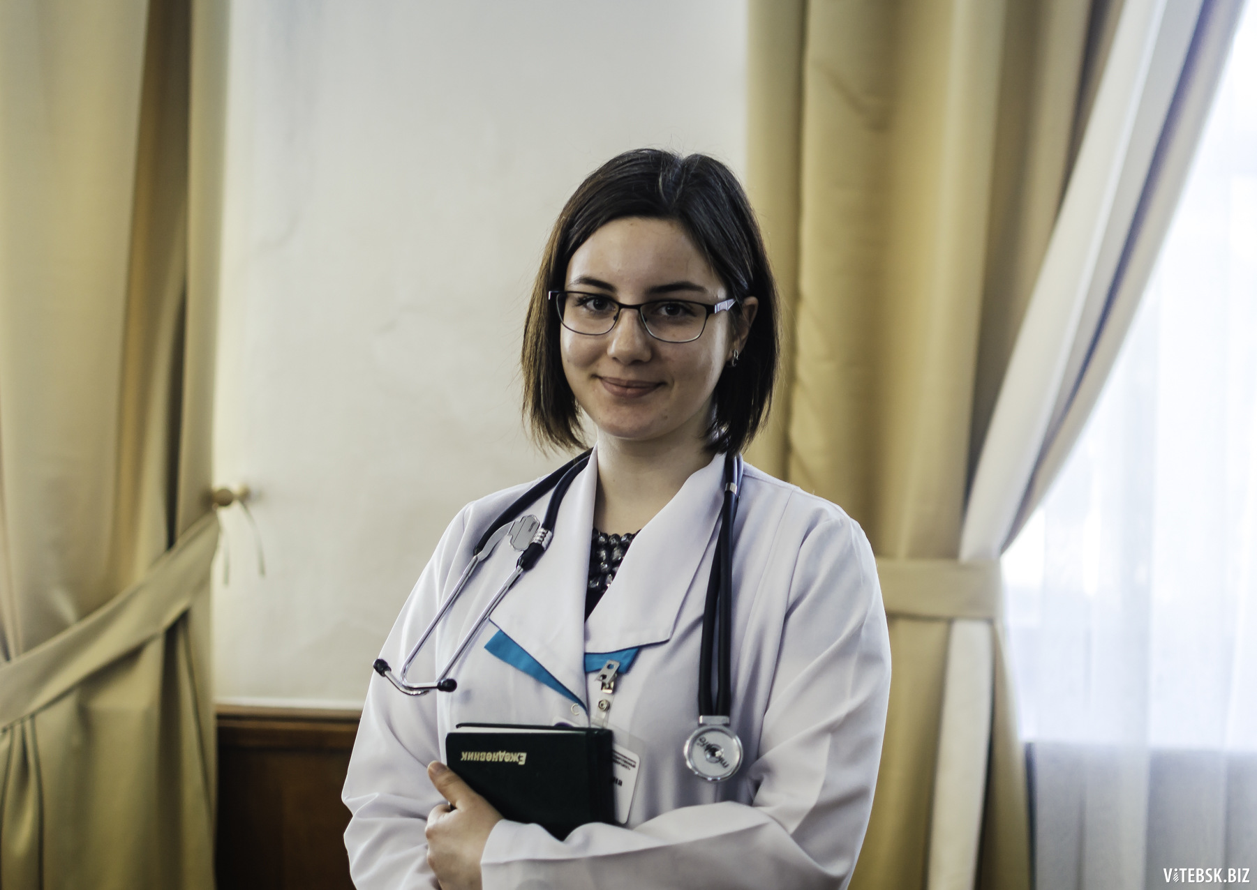Карина Волчик, студентка ВГМУ и волонтёр медико-социального проекта «Санаторий на дому». Девушка помогает с реабилитацией людям, которые перенесли инфаркт и инсульт