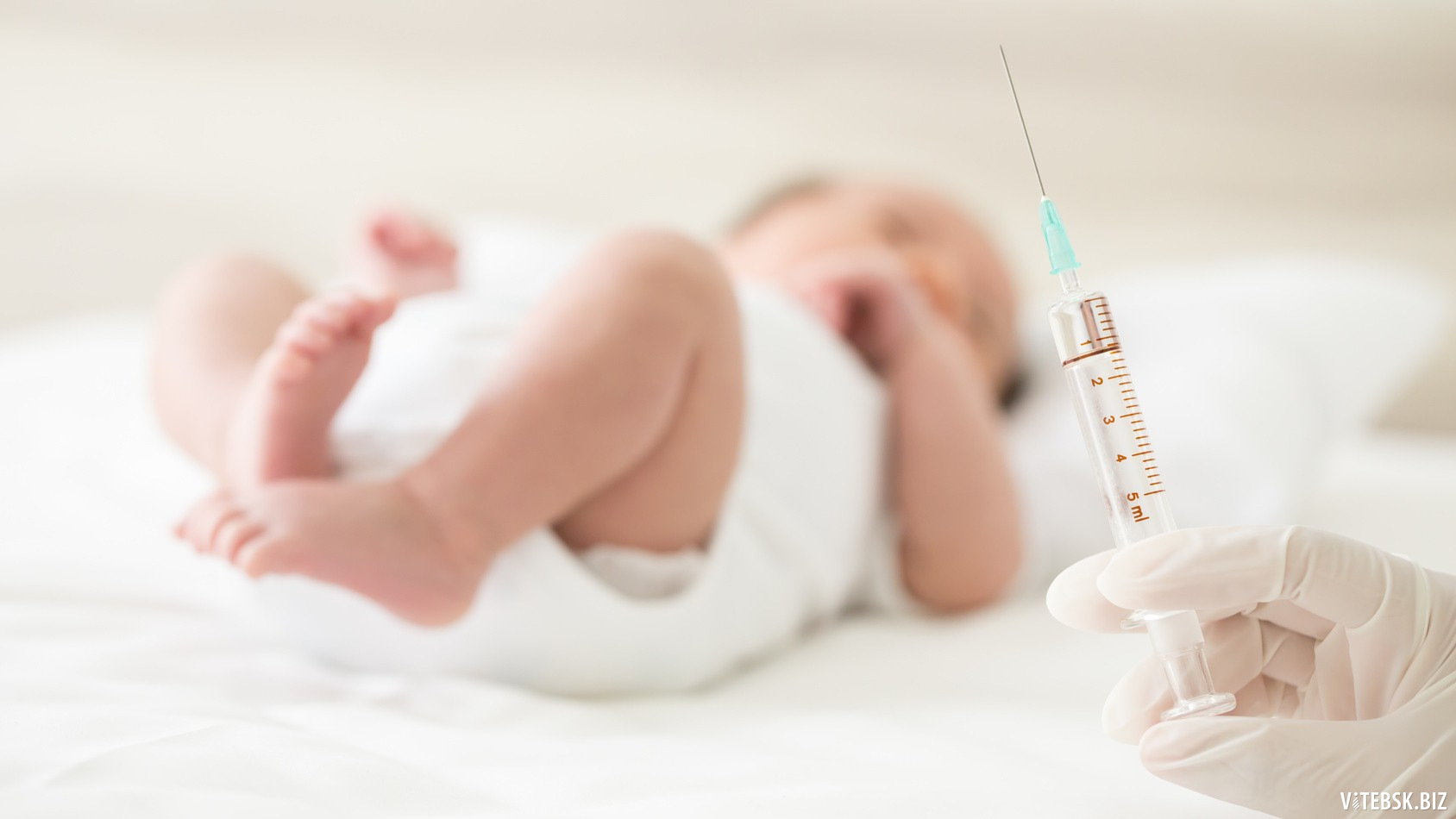 Гепатит в вакцинация новорожденных. Вакцина БЦЖ новорожденному. Вакцинирование новорожденного БЦЖ. Вакцинация новорожденных детей в роддоме. Прививки от гепатита новорожденным.