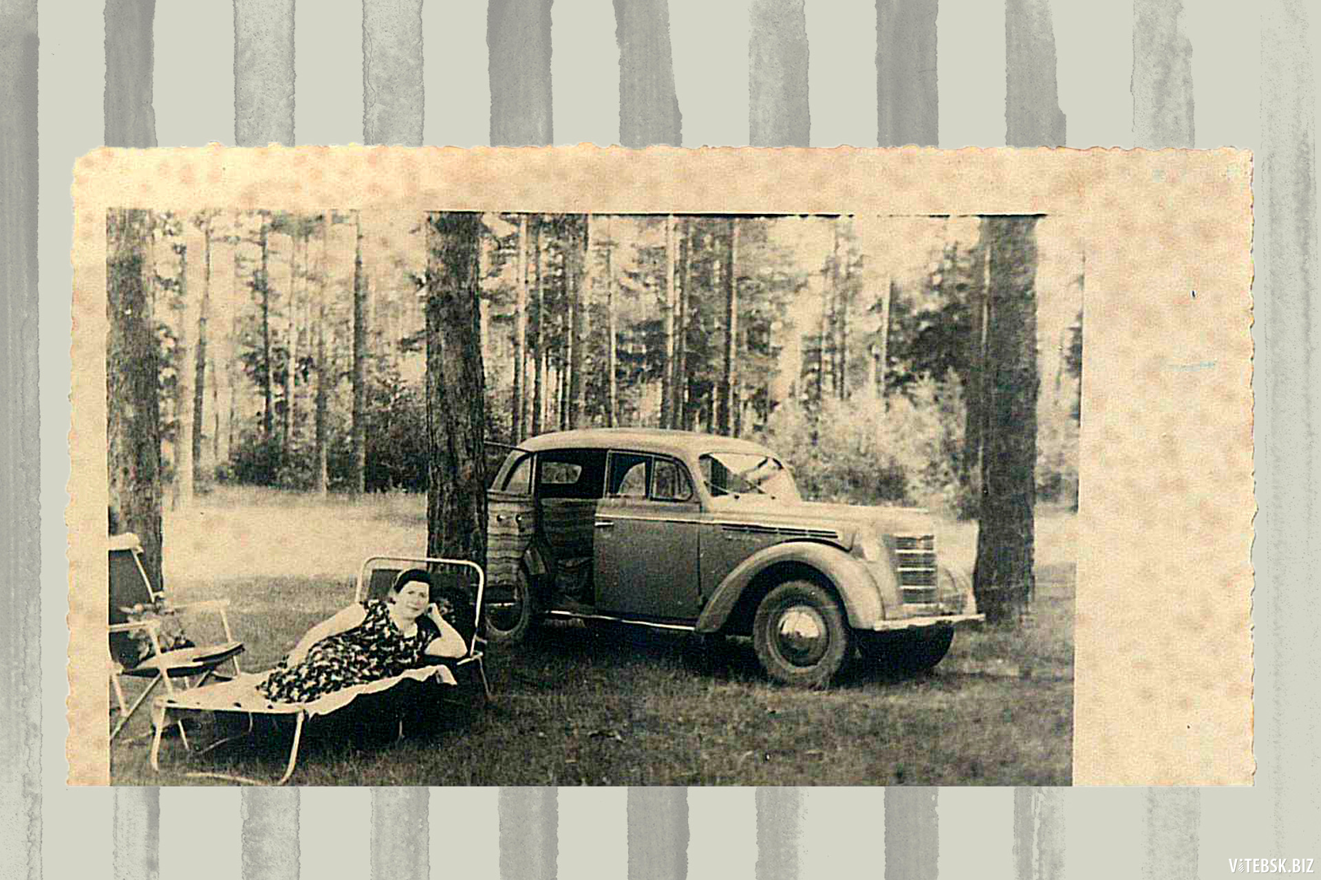 Софья Гауберг на загородном отдыхе. Рядом стоит «Москвич» её мужа. Фото: семейный архив