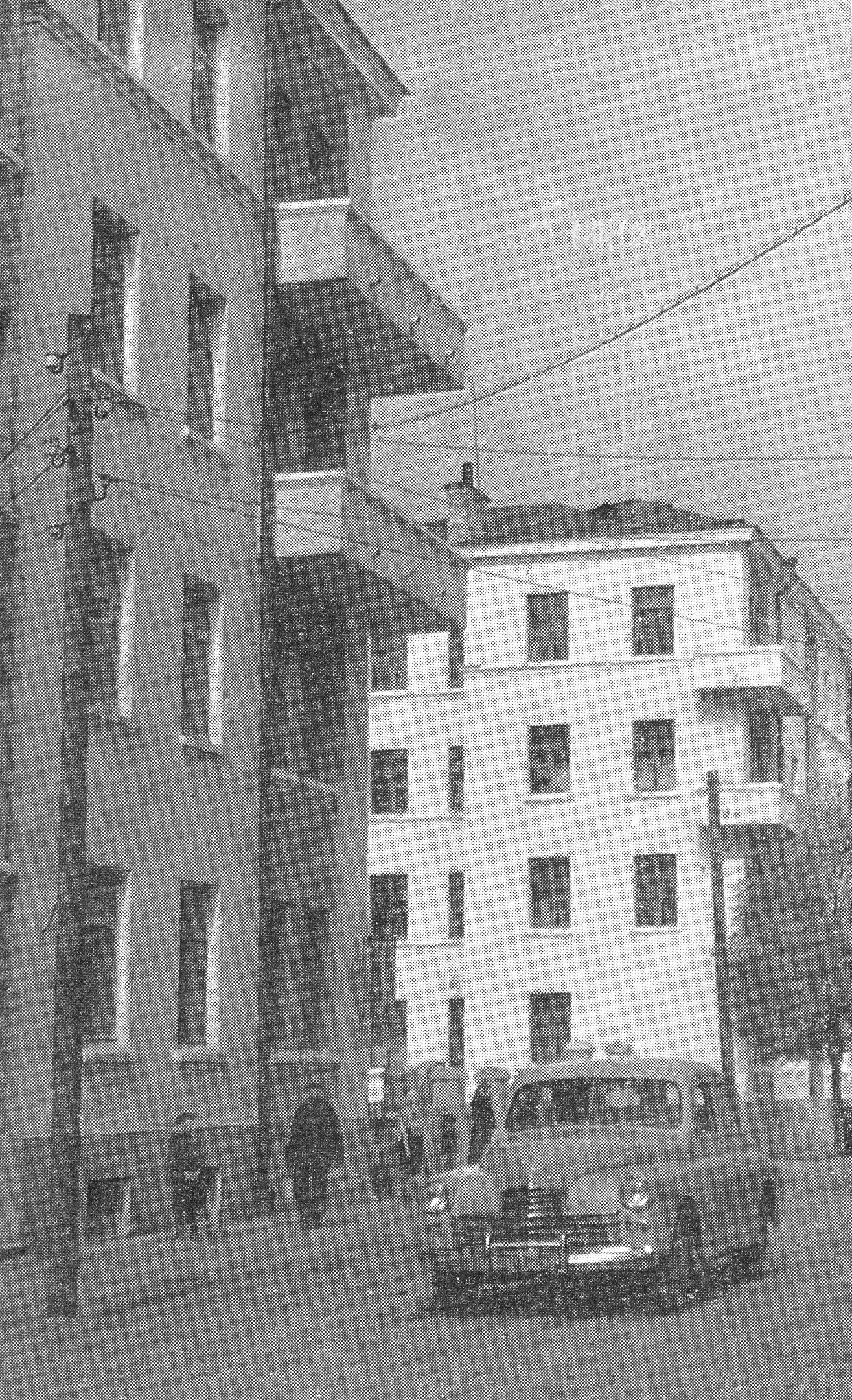 Дом на улице Суворова, восстановленный после войны. Фото из книги А. Воинова «Жилищное строительство в Белорусской ССР» (1980 год)