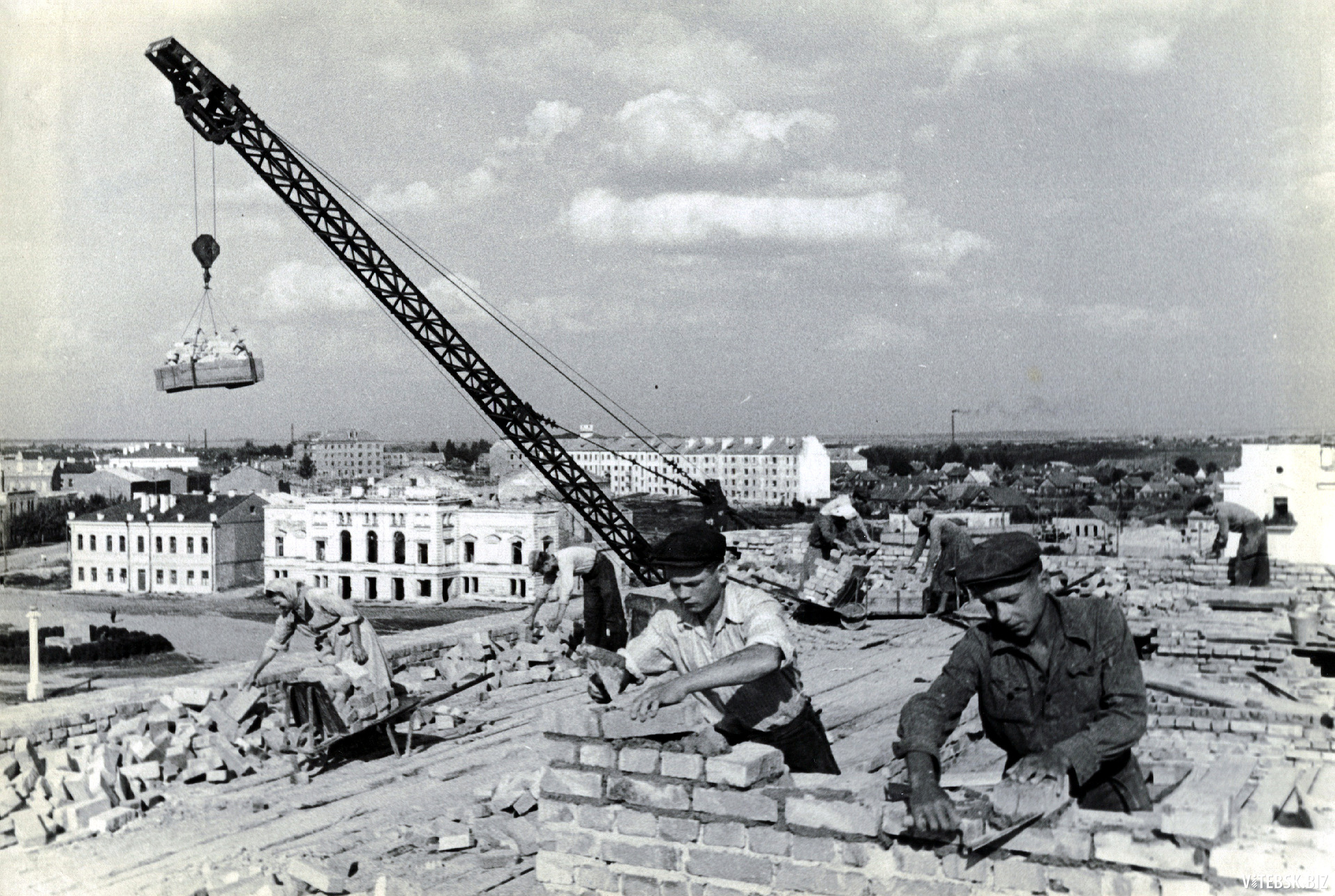 Строительство на площади Ленина в 1951 году. Фото из фондов ВОКМ