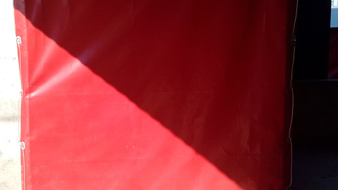 Торговая палатка красного цвета  б/у