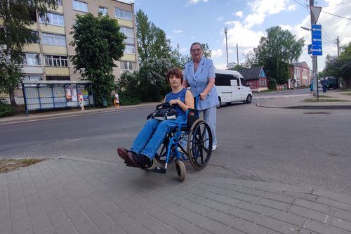 К барьеру, или О том, как мы гуляли по городу с инвалидом-колясочником