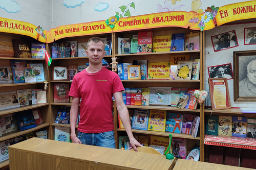 «А воры здесь тихие». Как библиотекарь из Витебска прививает детям любовь к чтению